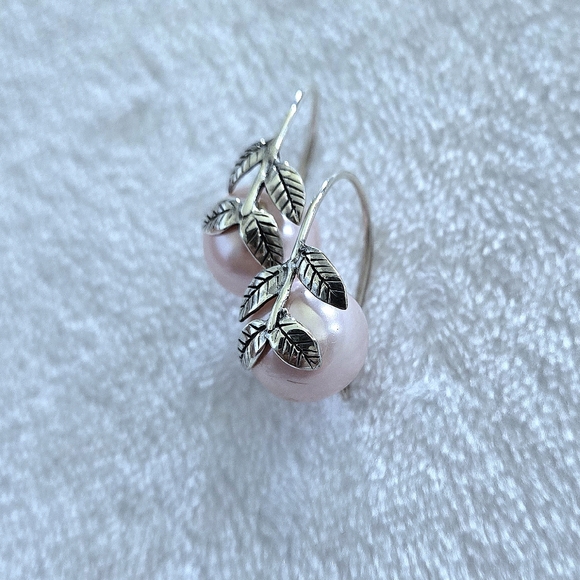 Annika Witt Pink🩷 Pearl And Leaves🍃 Earrings - Picture 16 of 16